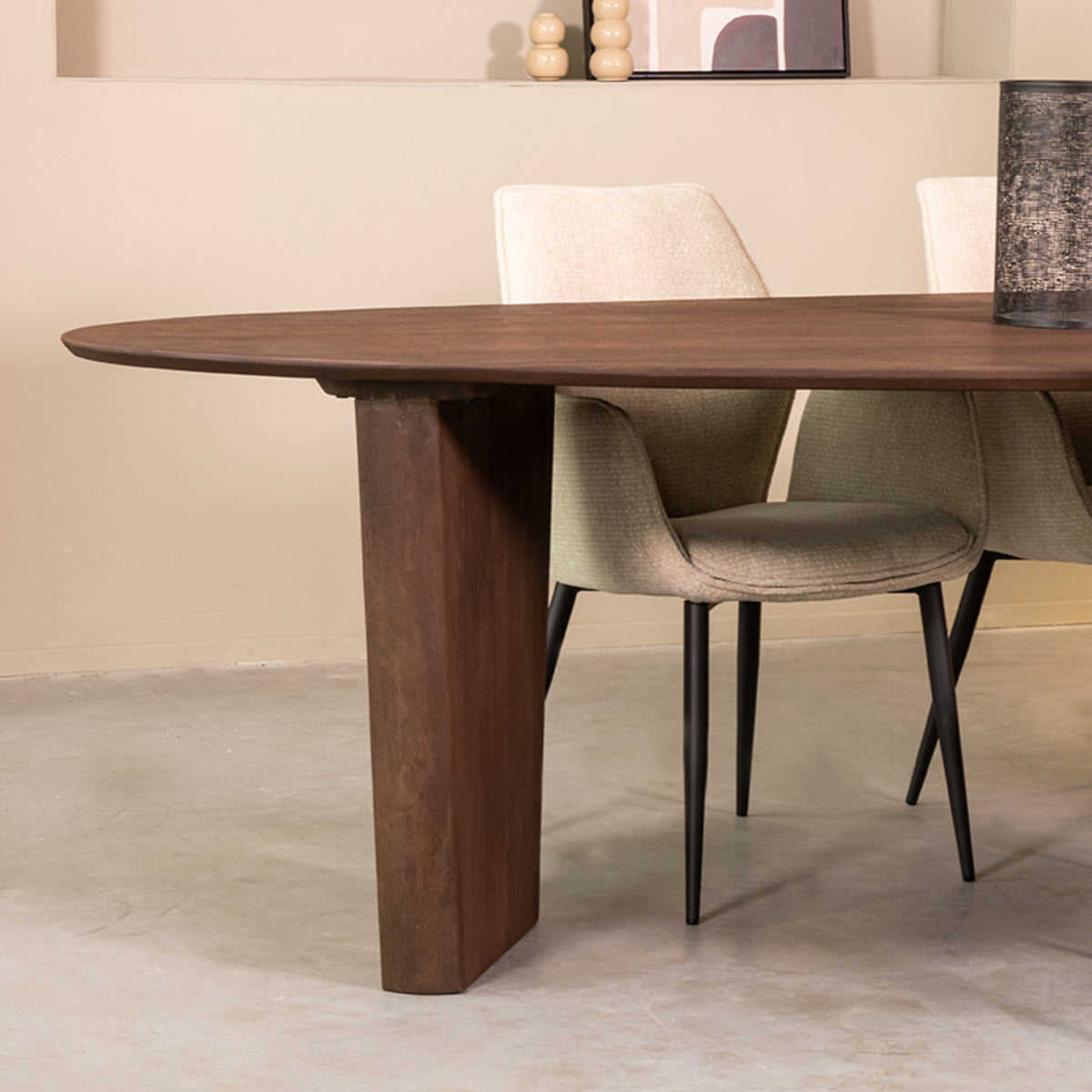 LABEL51 Eetkamertafel Wow - Espresso - Mangohout - 300x130 cm van LABEL51 – Luxe comfort op maat van PureWonen. Vraag naar de beste prijs.