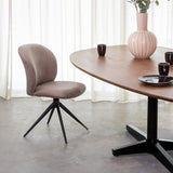 LABEL51 Eetkamerstoel Kimo - Naturel - Boucle - Zwart Onderstel van LABEL51 – Luxe comfort op maat van PureWonen. Vraag naar de beste prijs.