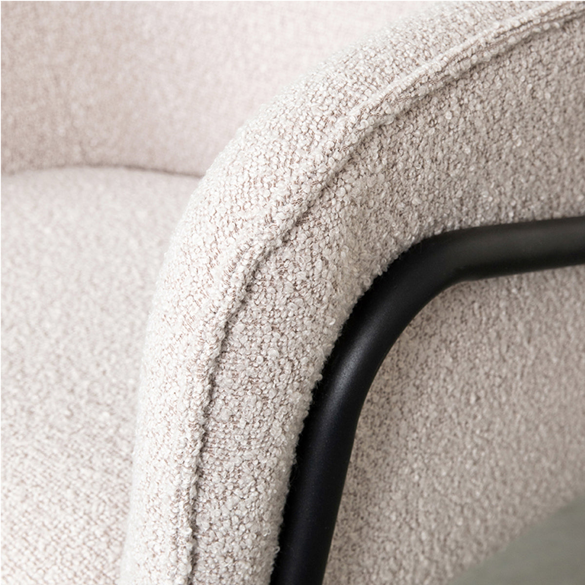 LABEL51 Eetkamerstoel Dexter - Naturel - Boucle van LABEL51 – Luxe comfort op maat van PureWonen. Vraag naar de beste prijs.