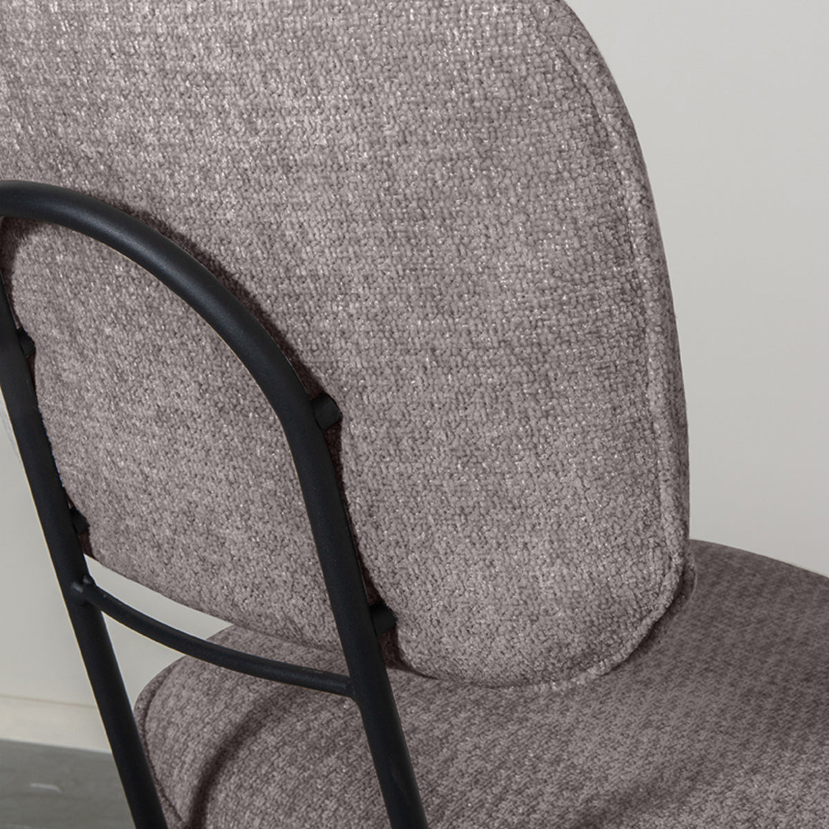 LABEL51 Eetkamerstoel Liva - Stone - Elite van LABEL51 – Luxe comfort op maat van PureWonen. Vraag naar de beste prijs.