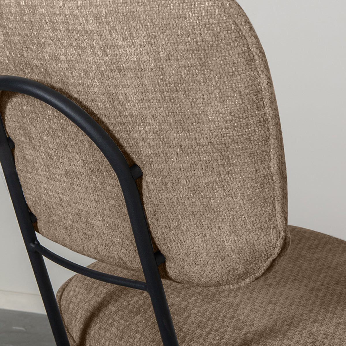 LABEL51 Eetkamerstoel Liva - Clay - Elite van LABEL51 – Luxe comfort op maat van PureWonen. Vraag naar de beste prijs.