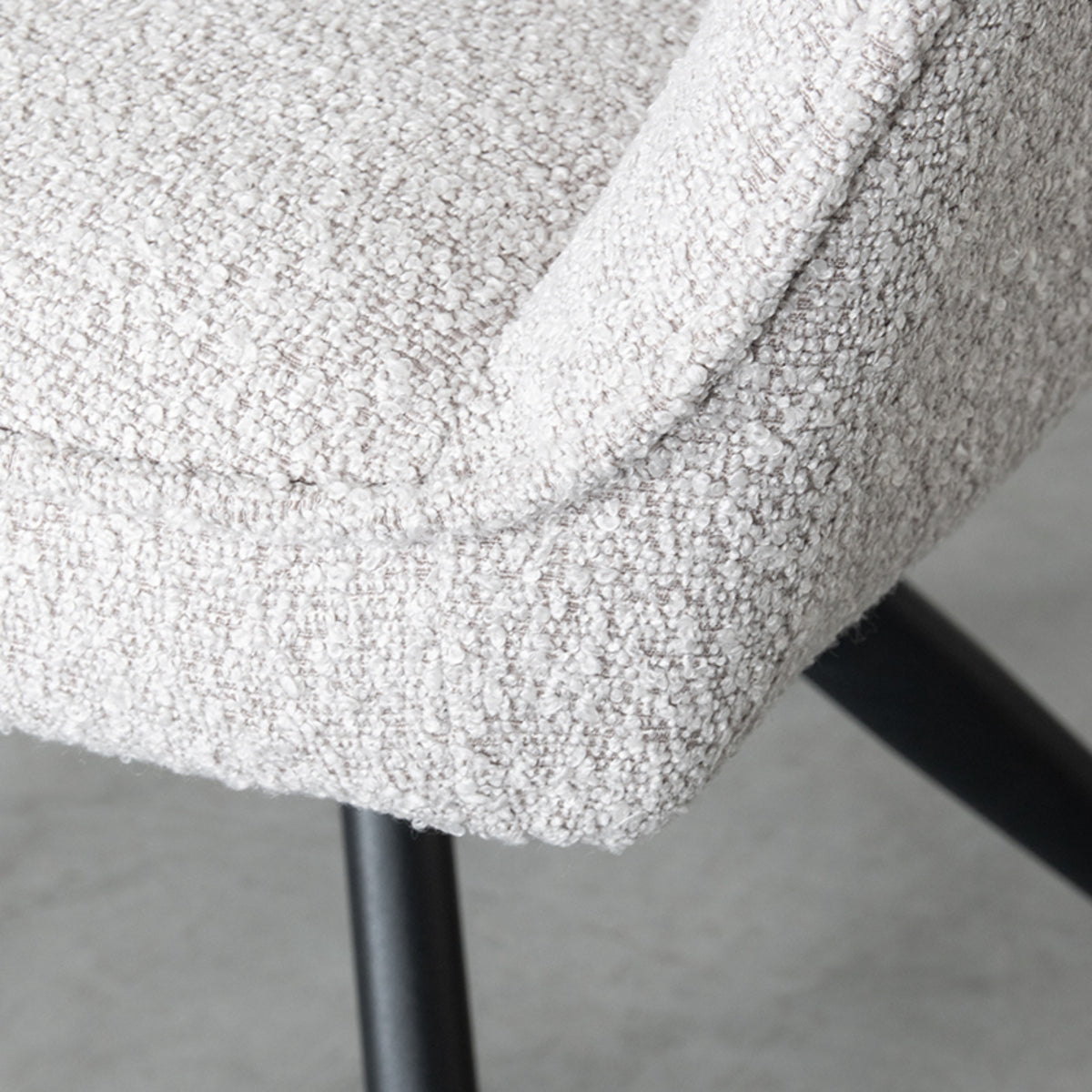 LABEL51 Eetkamerstoel Finley - Naturel - Boucle van LABEL51 – Luxe comfort op maat van PureWonen. Vraag naar de beste prijs.