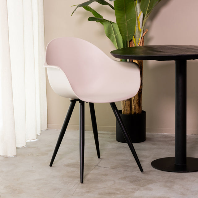 LABEL51 Eetkamerstoel Luca - Zand - Kunststof van LABEL51 – Luxe comfort op maat van PureWonen. Vraag naar de beste prijs.