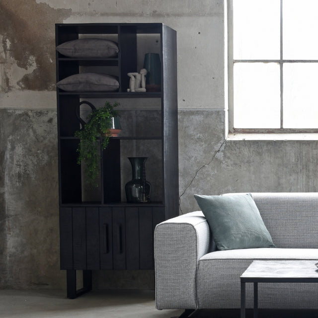 LABEL51 Boekkast Santos - Zwart - Mangohout - Boekkast van LABEL51 – Luxe comfort op maat van PureWonen. Vraag naar de beste prijs.