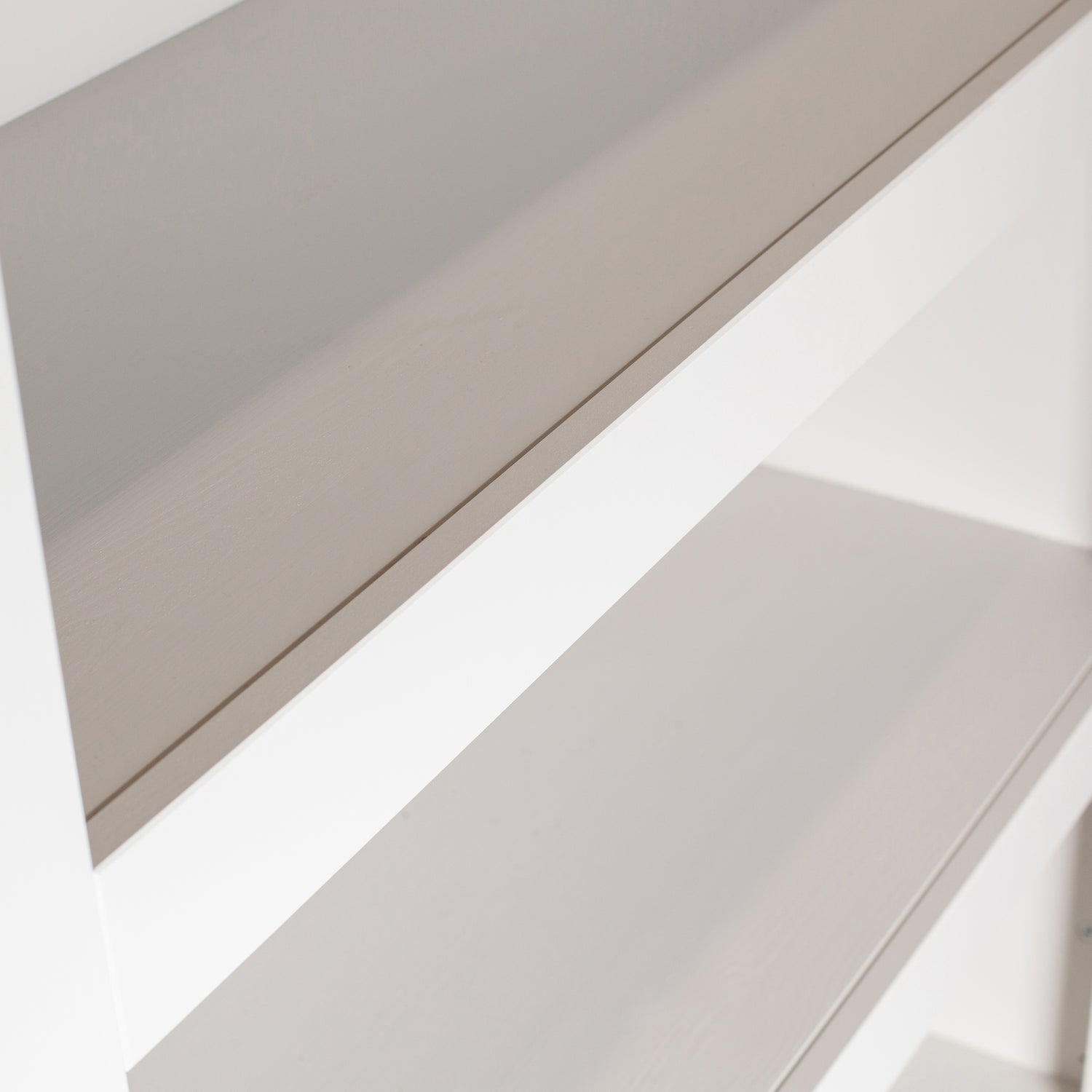 Bonk Open Kast Grenen Mist [Fsc] van WOOOD – Luxe comfort op maat van PureWonen. Vraag naar de beste prijs.