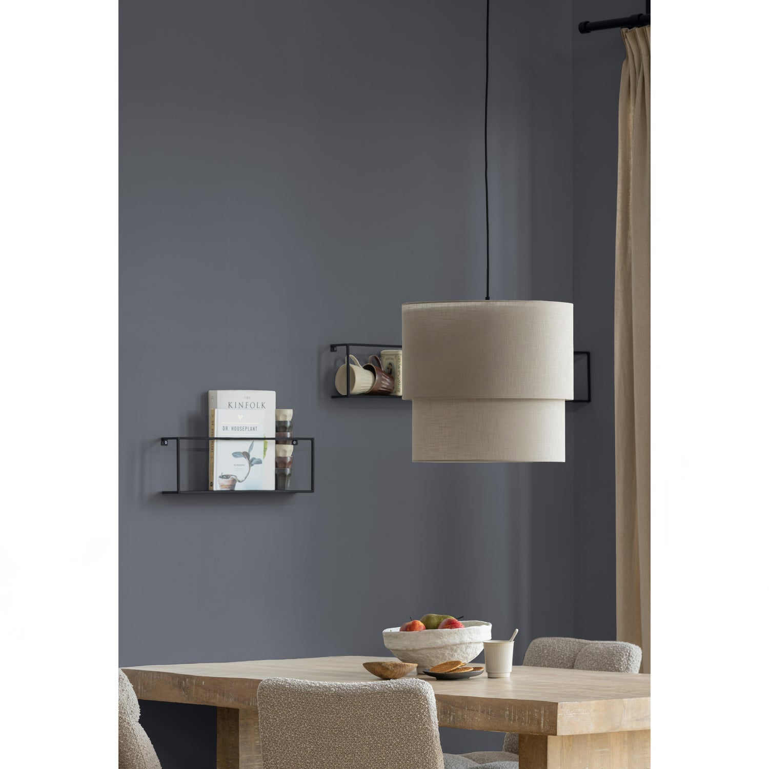 Vinny Draaistoel Boucle Zand van WOOOD – Luxe comfort op maat van PureWonen. Vraag naar de beste prijs.