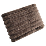 Plaid Chic Furenzo taupe 150x200 van Richmond Interiors – Luxe comfort op maat van PureWonen. Vraag naar de beste prijs.