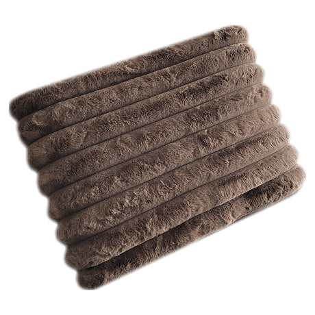 Plaid Chic Furenzo taupe 150x200 van Richmond Interiors – Luxe comfort op maat van PureWonen. Vraag naar de beste prijs.