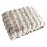Plaid Cosy Fluff cream 200x300 van Richmond Interiors – Luxe comfort op maat van PureWonen. Vraag naar de beste prijs.