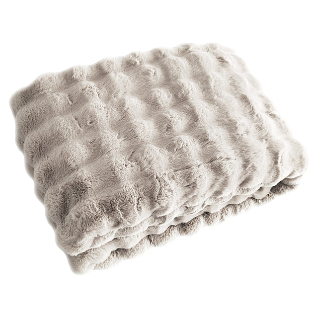 Plaid Cosy Fluff cream 200x300 van Richmond Interiors – Luxe comfort op maat van PureWonen. Vraag naar de beste prijs.