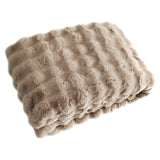 Plaid Nordic Plush beige 200x300 van Richmond Interiors – Luxe comfort op maat van PureWonen. Vraag naar de beste prijs.