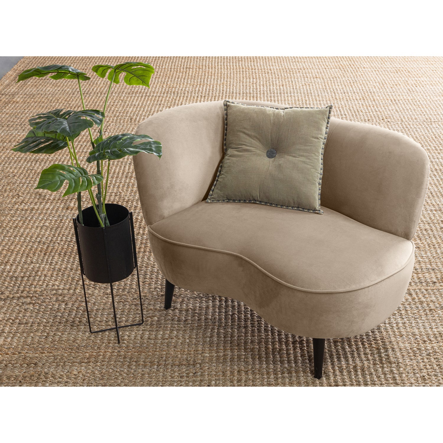 Sara Lounge Fauteuil Links Fluweel Khaki van WOOOD – Luxe comfort op maat van PureWonen. Vraag naar de beste prijs.