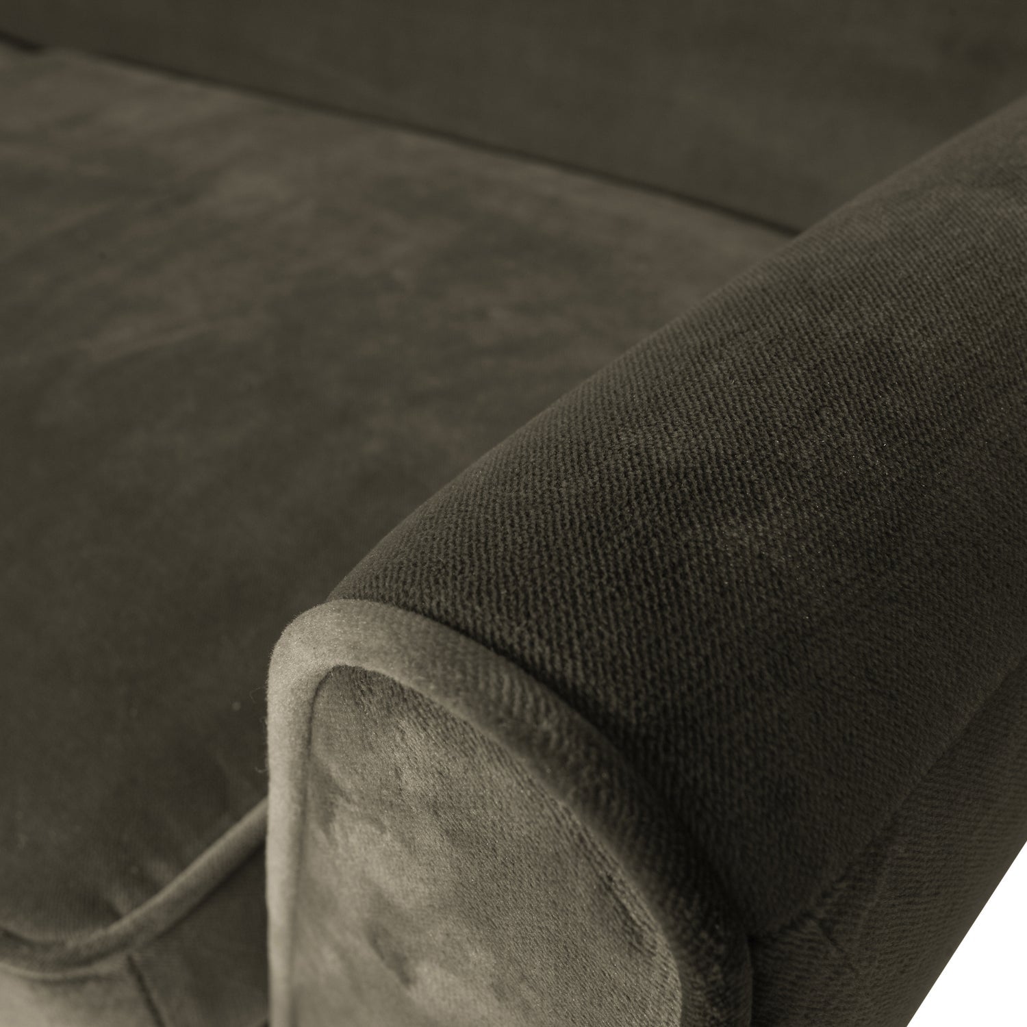 Rocco Xl Sofa 230 Cm Fluweel Warm Groen van WOOOD – Luxe comfort op maat van PureWonen. Vraag naar de beste prijs.