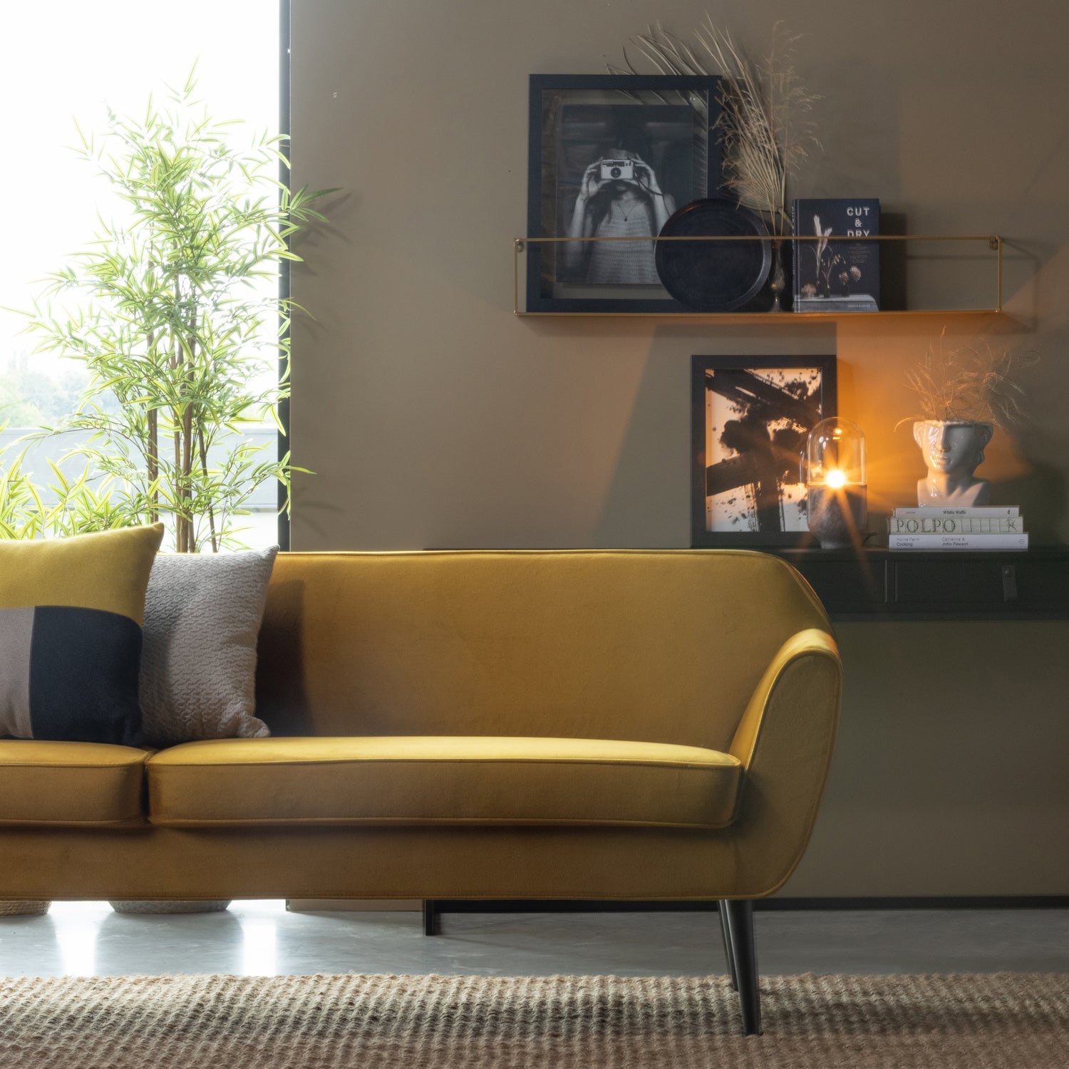 Rocco Xl Sofa 230 Cm Fluweel Oker van WOOOD – Luxe comfort op maat van PureWonen. Vraag naar de beste prijs.