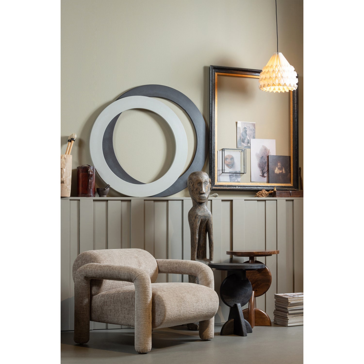 Lenny Fauteuil In Grove Textuur Zand van WOOOD – Luxe comfort op maat van PureWonen. Vraag naar de beste prijs.