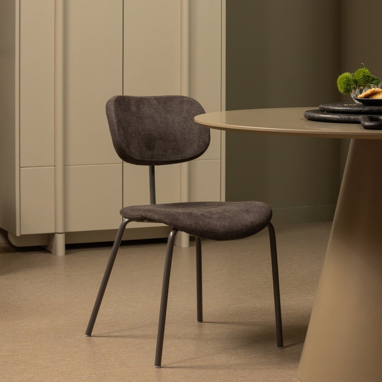 Link Eetkamerstoel Bruin/Grijs van WOOOD – Luxe comfort op maat van PureWonen. Vraag naar de beste prijs.