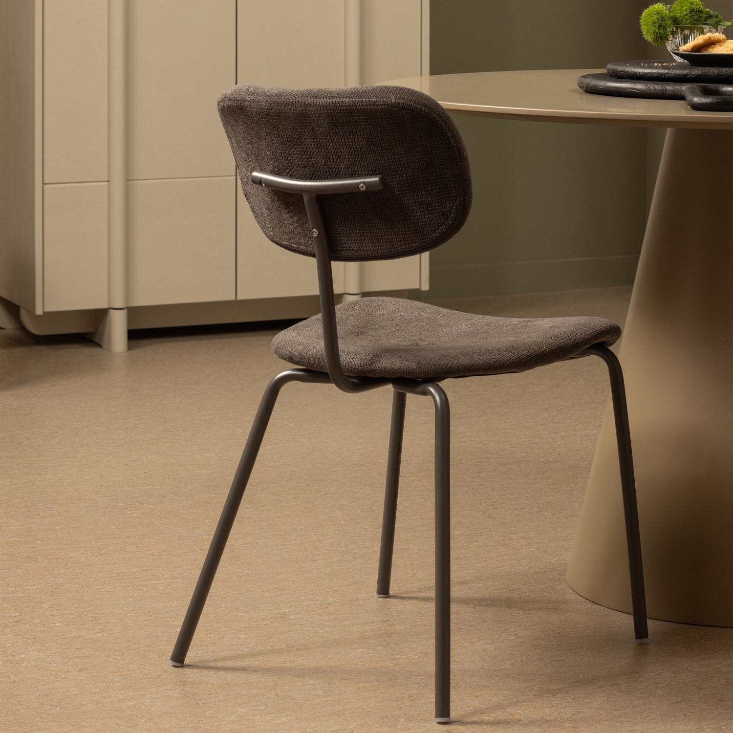 Link Eetkamerstoel Bruin/Grijs van WOOOD – Luxe comfort op maat van PureWonen. Vraag naar de beste prijs.