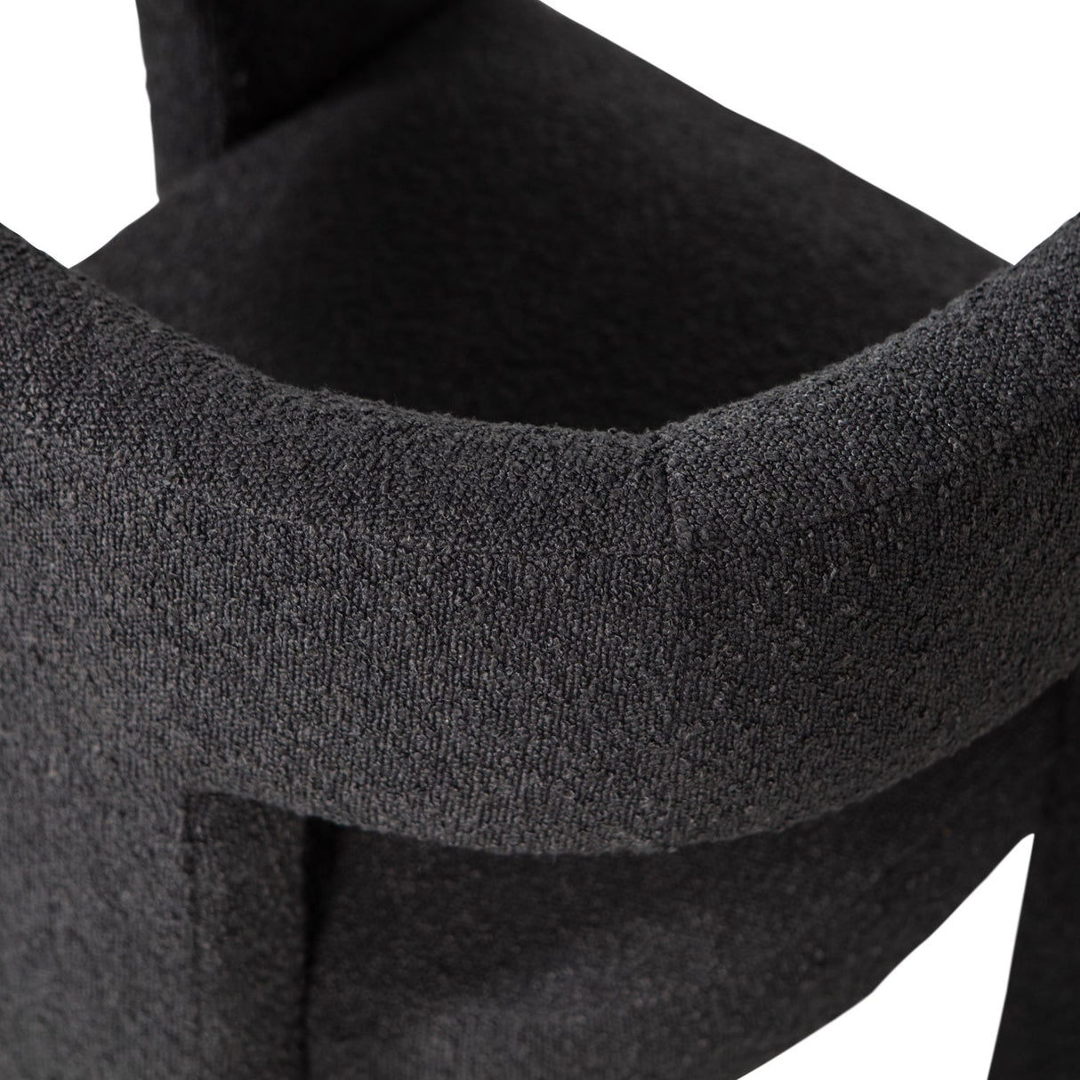 Tiwa Fauteuil Boucle Donkergrijs van WOOOD – Luxe comfort op maat van PureWonen. Vraag naar de beste prijs.