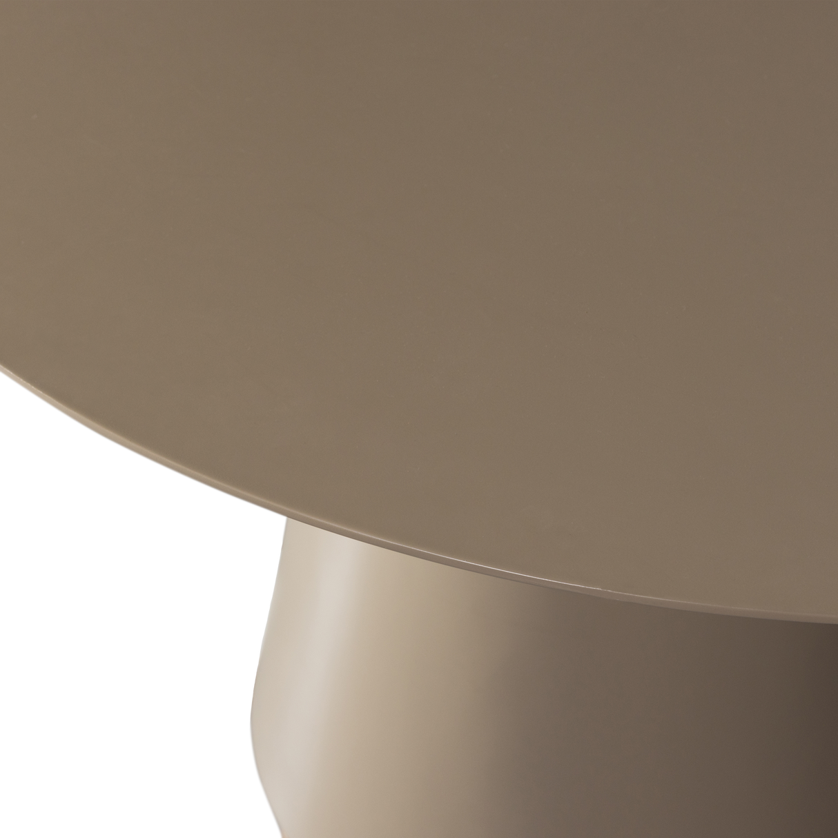 Jorre Eettafel Mdf Militair Bruin O120 Cm van WOOOD – Luxe comfort op maat van PureWonen. Vraag naar de beste prijs.