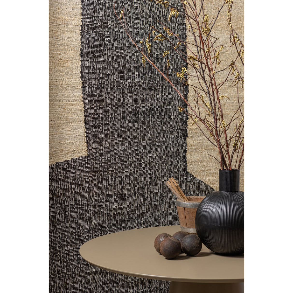 Jorre Eettafel Mdf Militair Bruin O120 Cm van WOOOD – Luxe comfort op maat van PureWonen. Vraag naar de beste prijs.