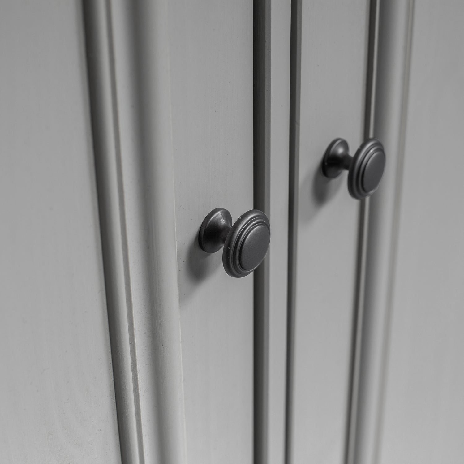 Lily Garderobekast Grenen Clay [Fsc] van WOOOD – Luxe comfort op maat van PureWonen. Vraag naar de beste prijs.