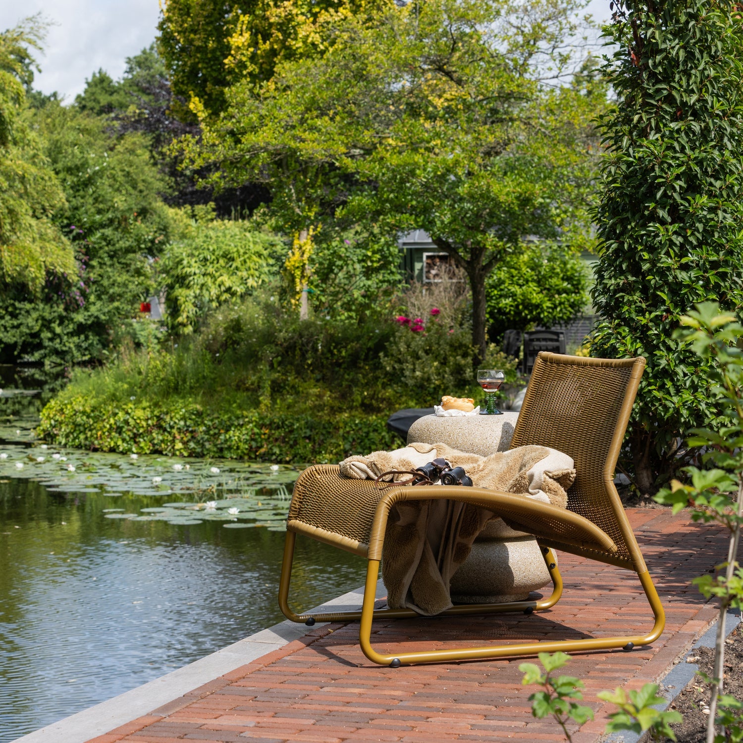 West Tuin Loungestoel Honinggeel