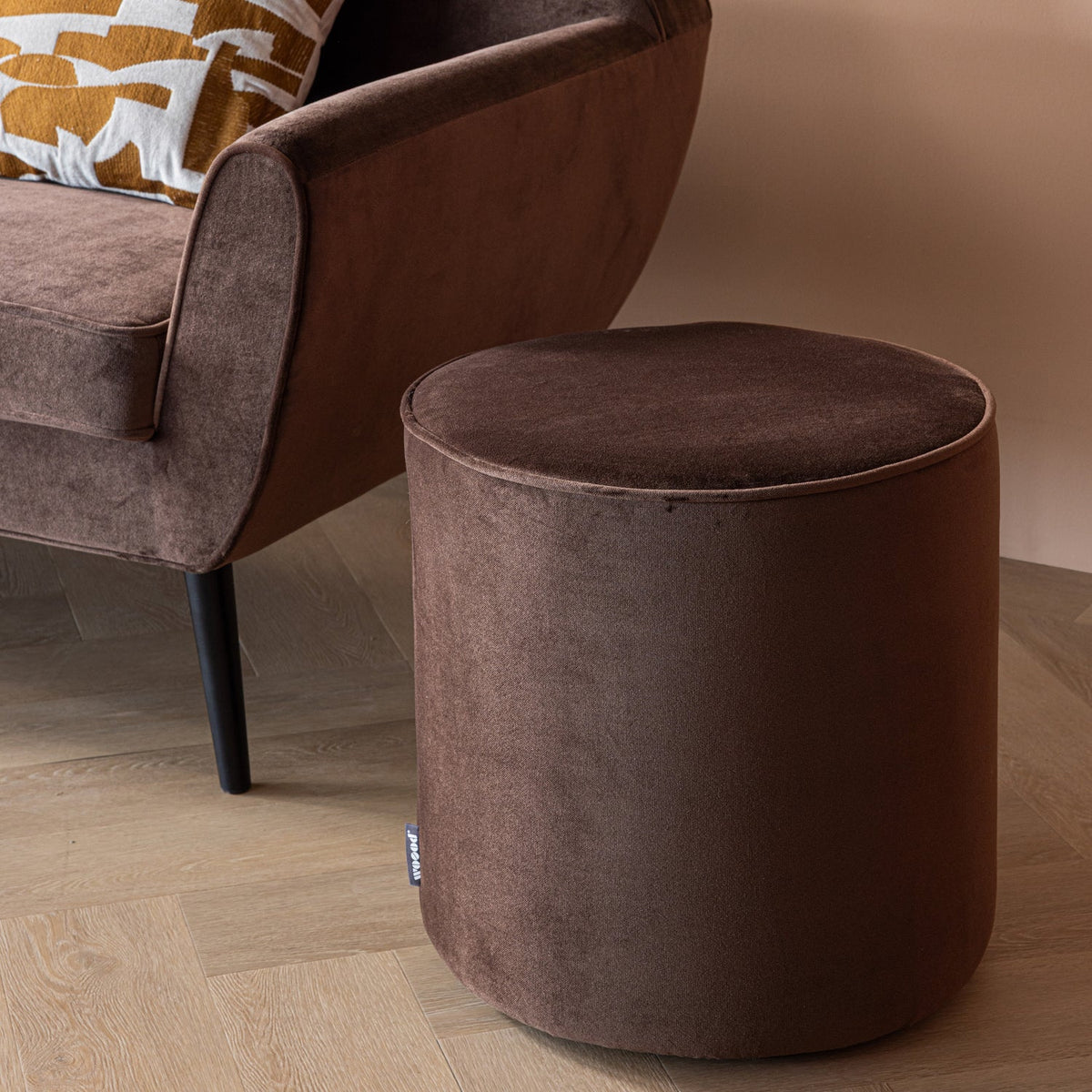 Sara Poef Hoog 46x O46 Cm Velvet Donkerbruin [Fsc]