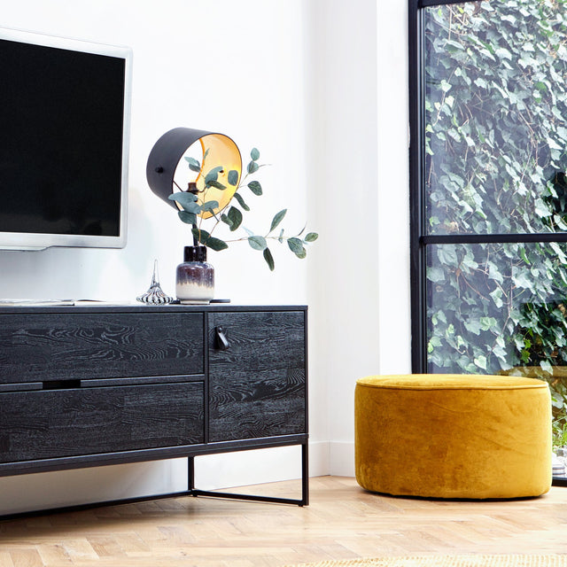 Sara Poef Laag Oker 36x O60 van WOOOD – Luxe comfort op maat van PureWonen. Vraag naar de beste prijs.