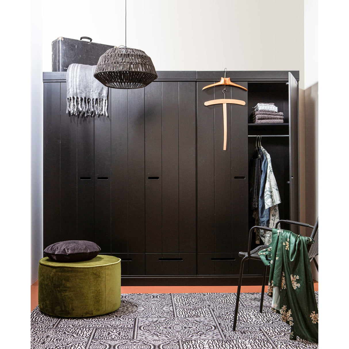 Sara Poef Laag Army 36x O60 van WOOOD – Luxe comfort op maat van PureWonen. Vraag naar de beste prijs.