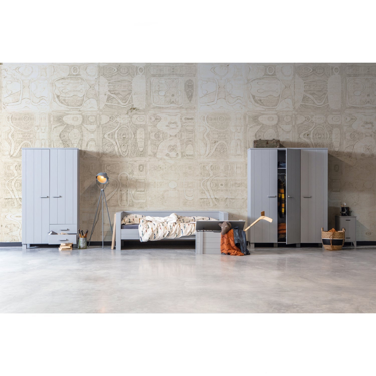 Dennis Speelgoedkist Betongrijs Geborsteld [Fsc] van WOOOD – Luxe comfort op maat van PureWonen. Vraag naar de beste prijs.