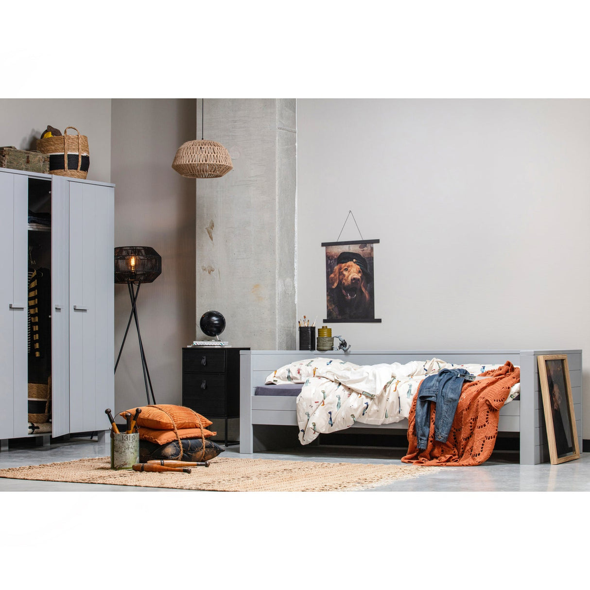 Zola Nachtkastje Met Lade En Deur Geborsteld Diepzwart[Fsc] van WOOOD – Luxe comfort op maat van PureWonen. Vraag naar de beste prijs.