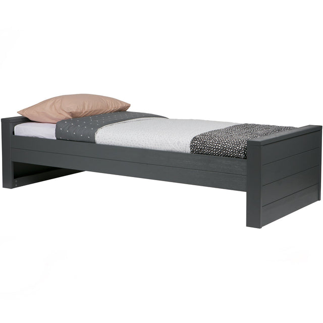 Dennis Bed 90 X200 Cm Grenen Steel Grey Geborsteld [Fsc] van WOOOD – Luxe comfort op maat van PureWonen. Vraag naar de beste prijs.