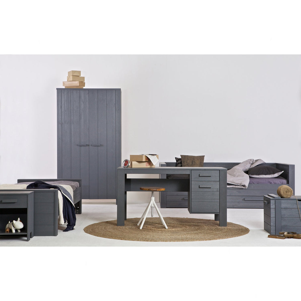 Dennis Bureau Grenen Steel Grey Geborsteld [Fsc] van WOOOD – Luxe comfort op maat van PureWonen. Vraag naar de beste prijs.