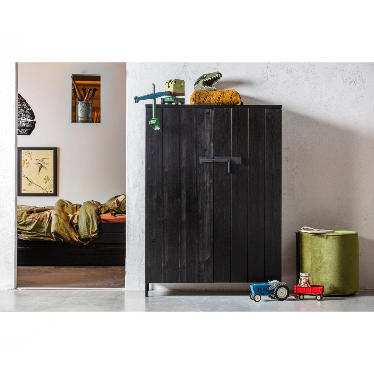 Bruut 2 Drs Kast Grenen Geborsteld Diepzwart [Fsc] van WOOOD – Luxe comfort op maat van PureWonen. Vraag naar de beste prijs.