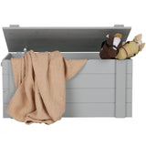 Dennis Speelgoedkist Betongrijs Geborsteld [Fsc] van WOOOD – Luxe comfort op maat van PureWonen. Vraag naar de beste prijs.