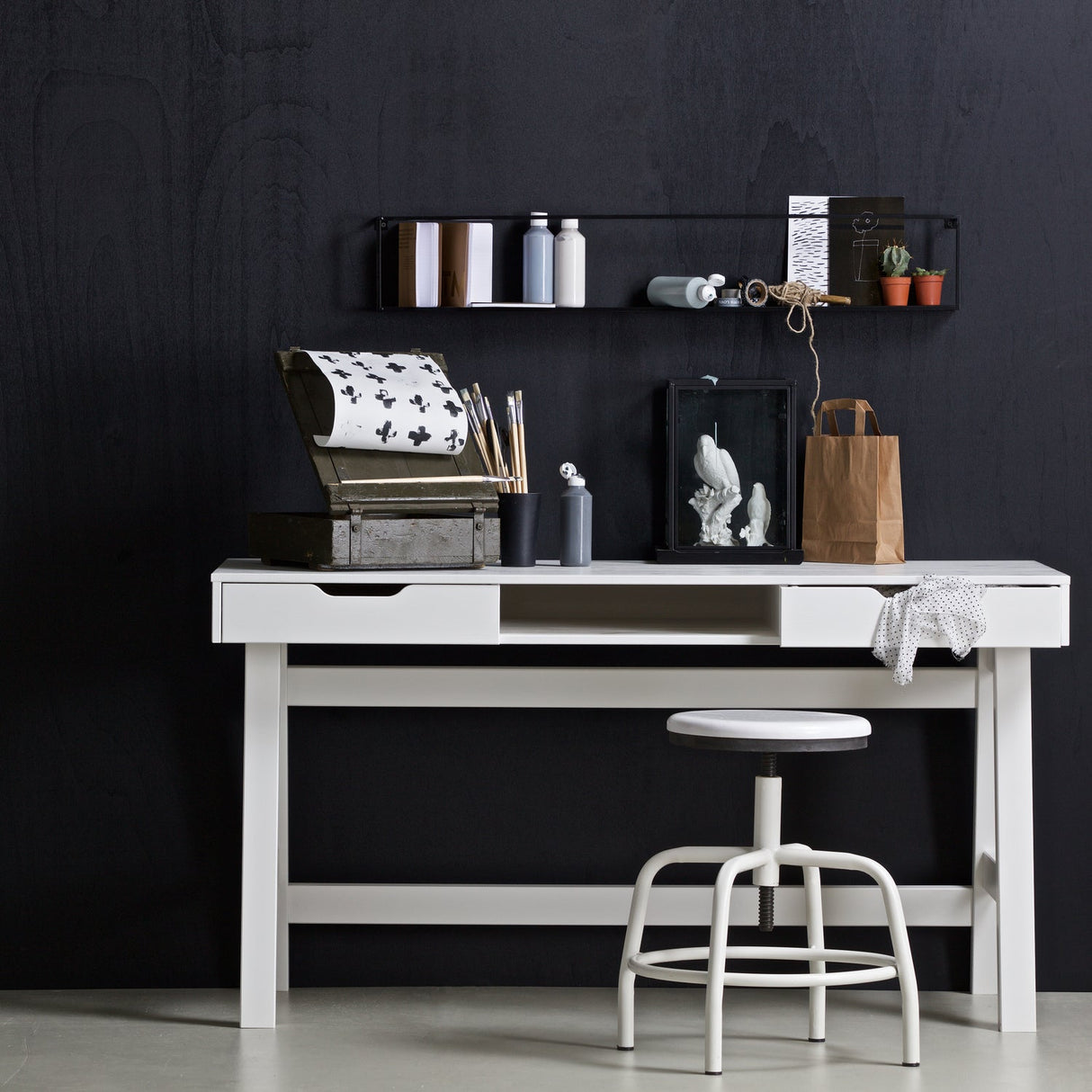 Nikki Bureau Grenen Wit [Fsc] van WOOOD – Luxe comfort op maat van PureWonen. Vraag naar de beste prijs.