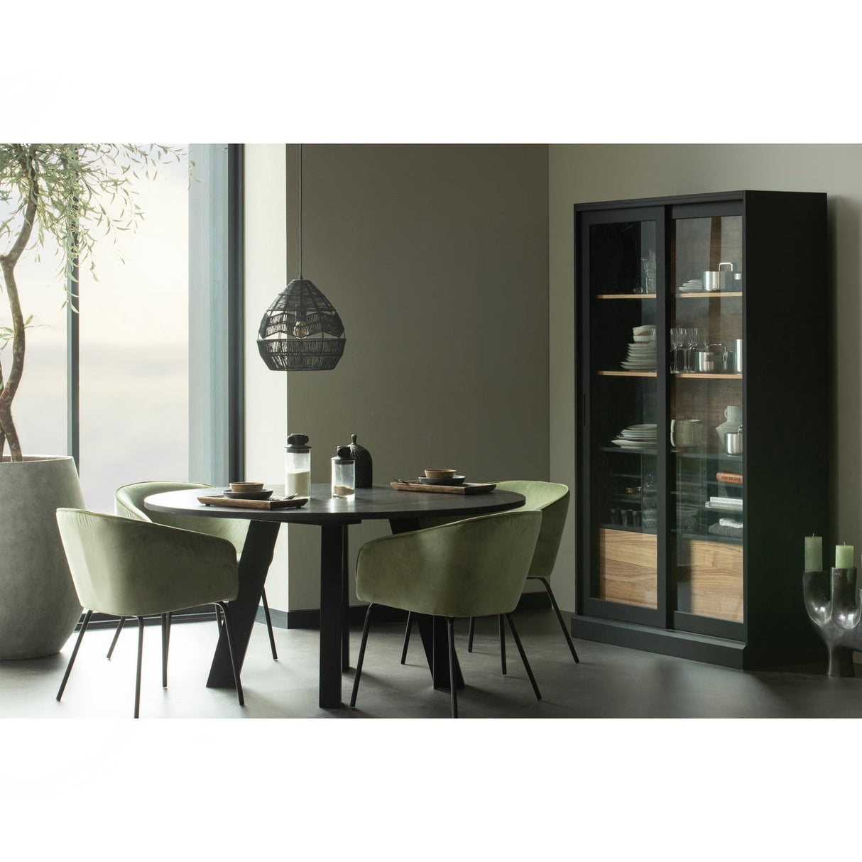 James Vitrinekast Noten/Zwart [Fsc] van WOOOD – Luxe comfort op maat van PureWonen. Vraag naar de beste prijs.