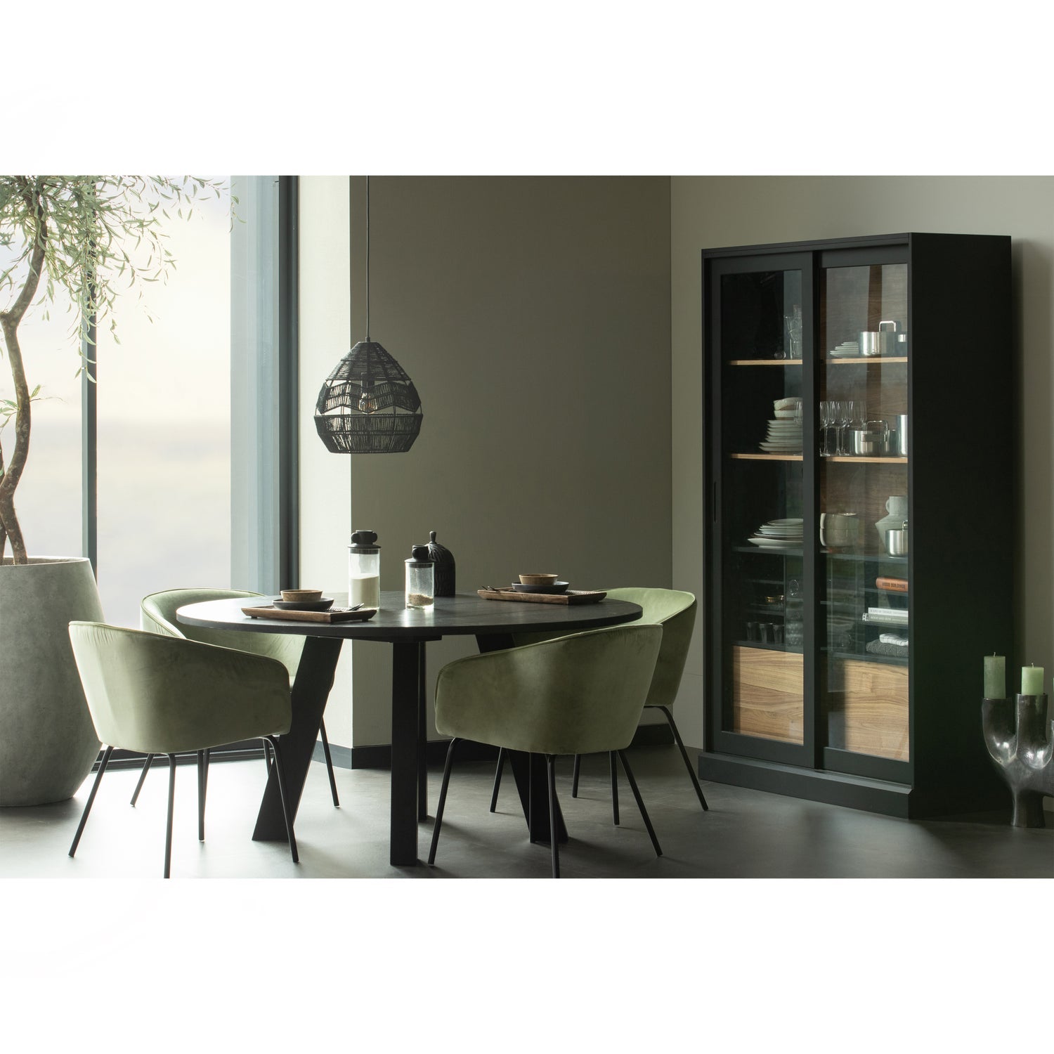 James Vitrinekast Noten/Zwart [Fsc] van WOOOD – Luxe comfort op maat van PureWonen. Vraag naar de beste prijs.