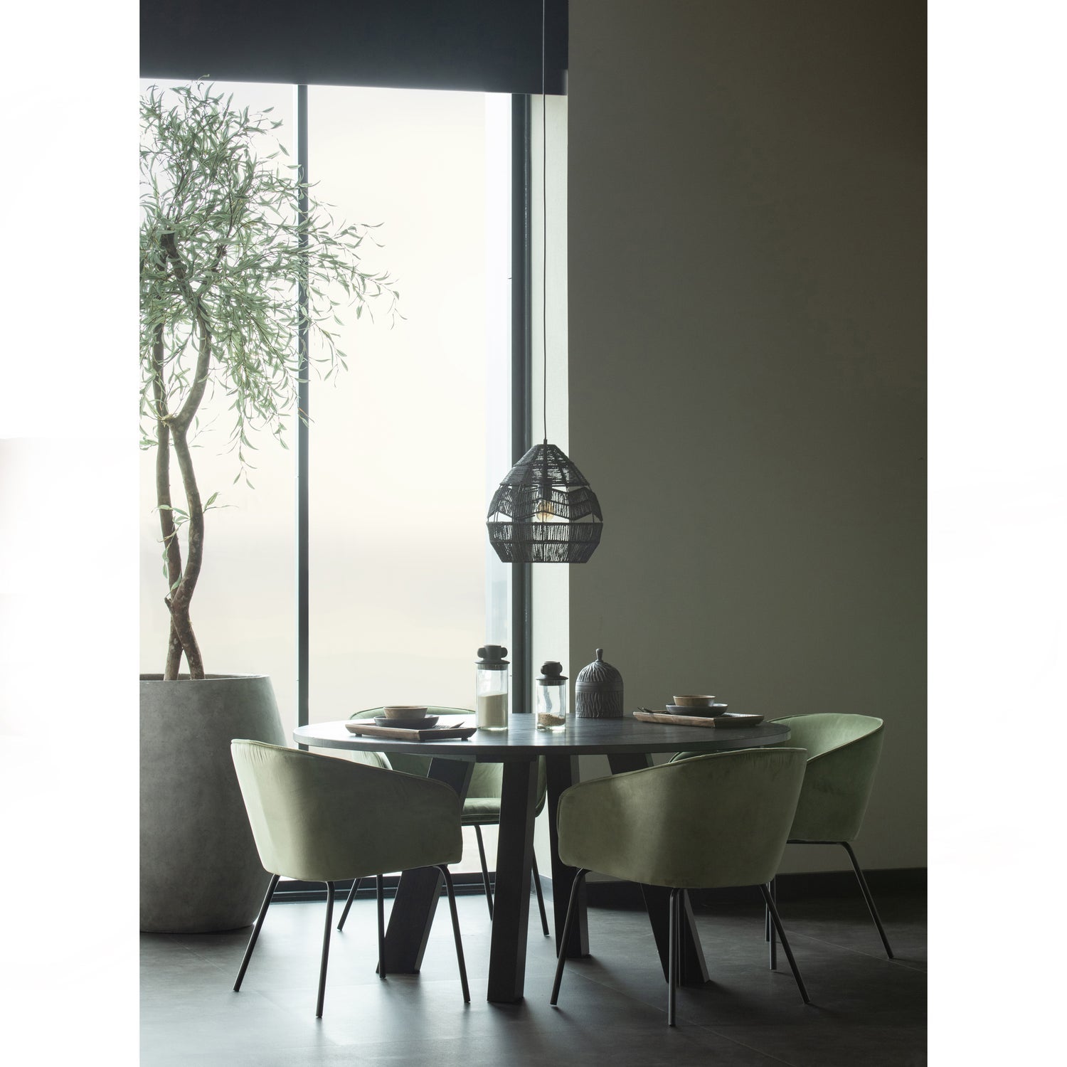 Rhonda Xl Eettafel O150 Cm Eiken Blacknight [Fsc] van WOOOD – Luxe comfort op maat van PureWonen. Vraag naar de beste prijs.