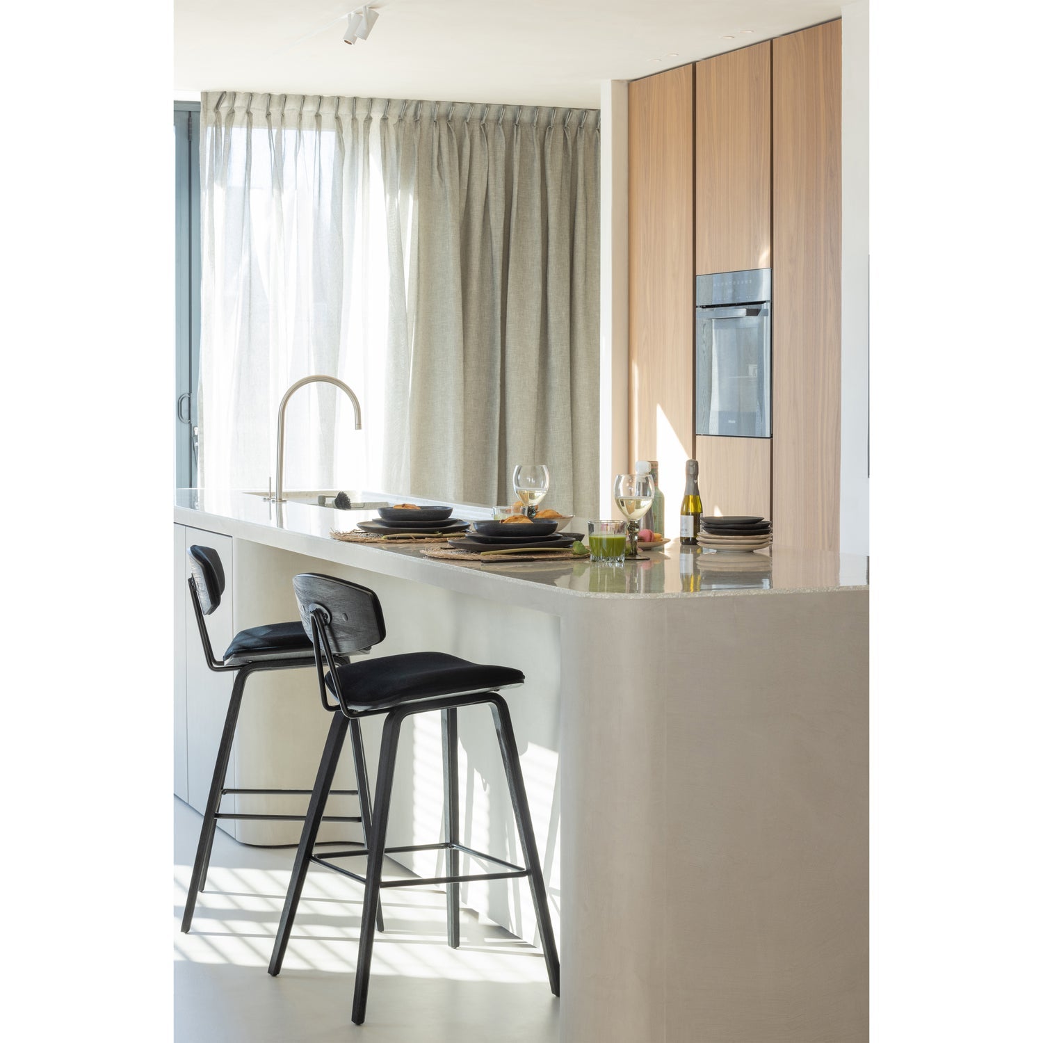 Senn Barstoel Fluweel Zwart van WOOOD - laagste prijs offerte van PureWonen