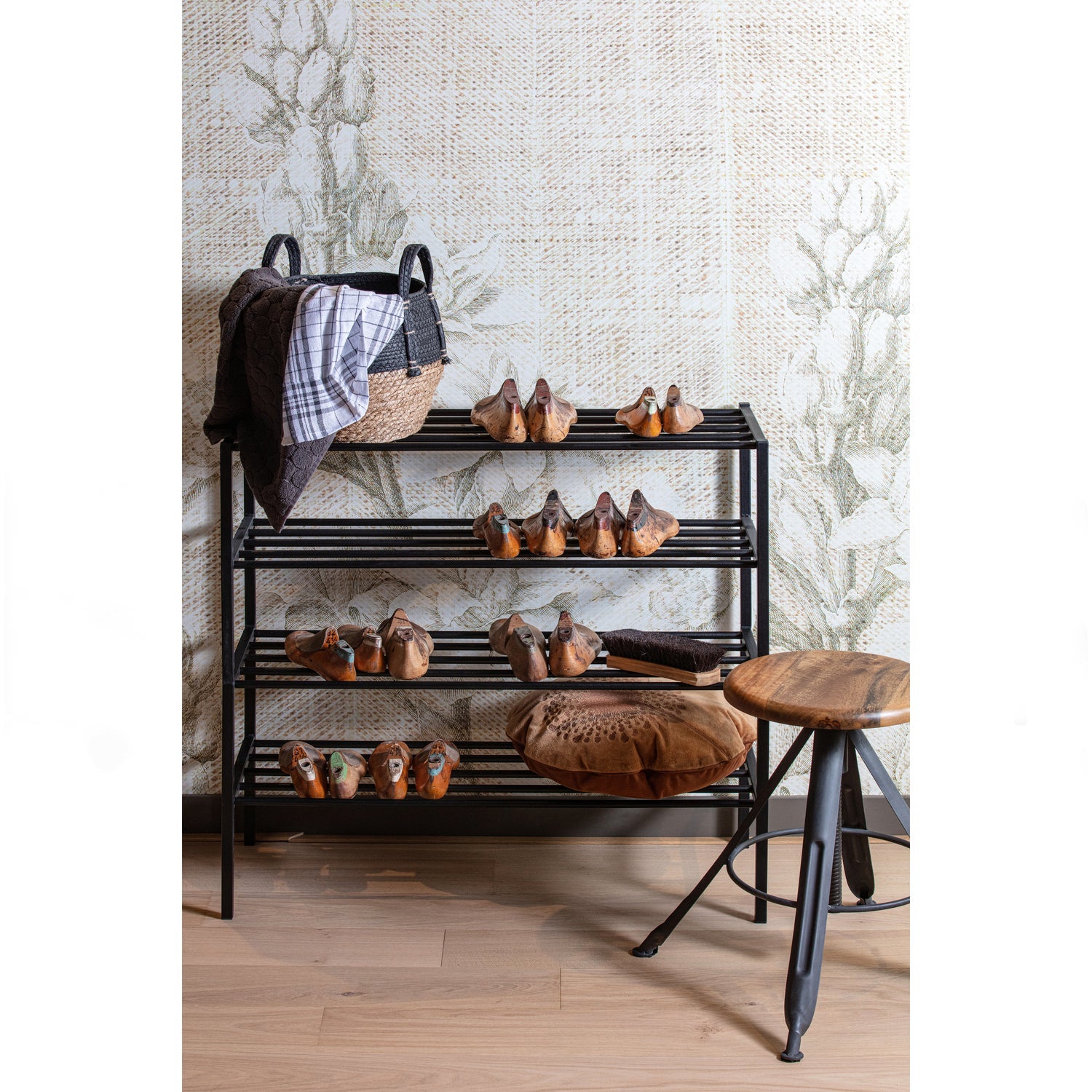 Ferro Schoenenrek Metaal Zwart van WOOOD – Luxe comfort op maat van PureWonen. Vraag naar de beste prijs.