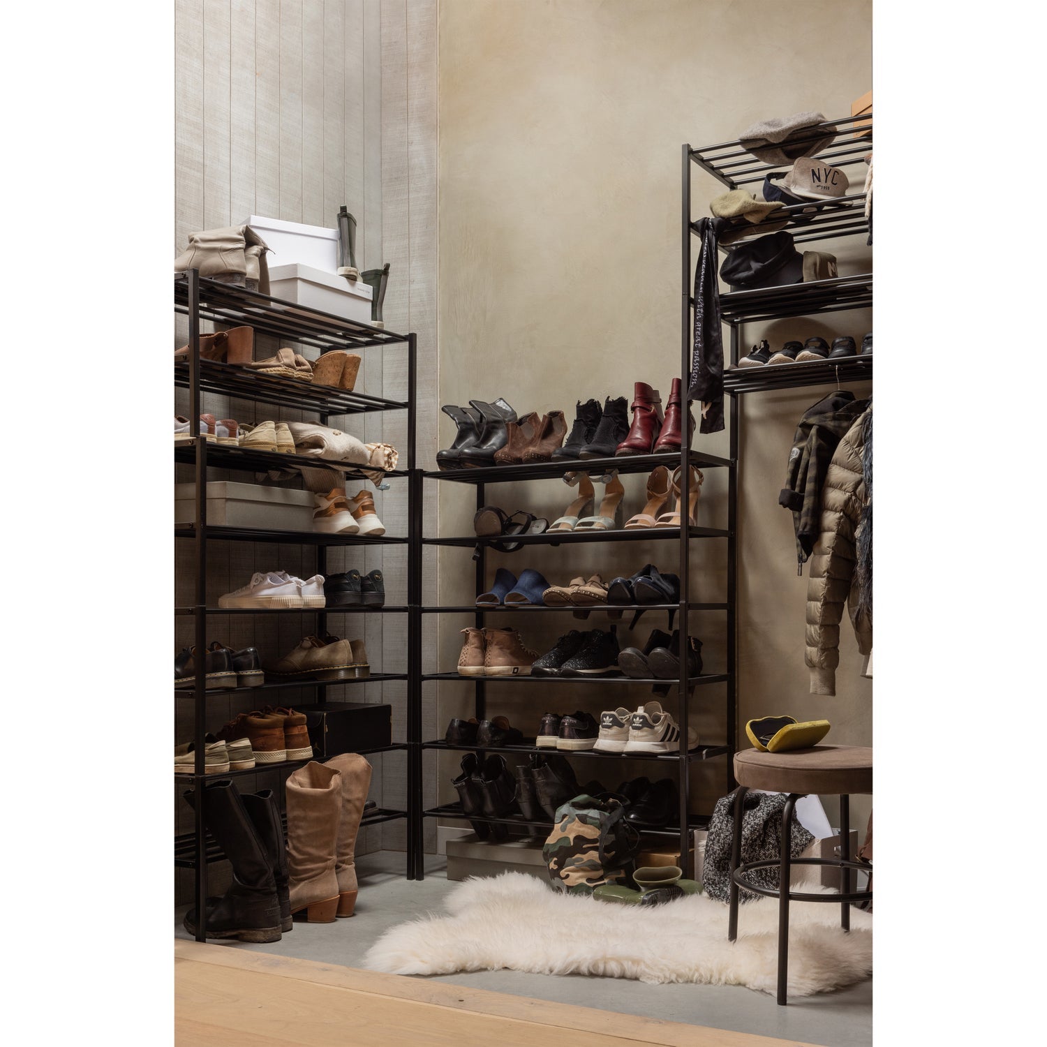 Ferro Schoenenrek Stapel V 4 Metaal Zwart van WOOOD – Luxe comfort op maat van PureWonen. Vraag naar de beste prijs.