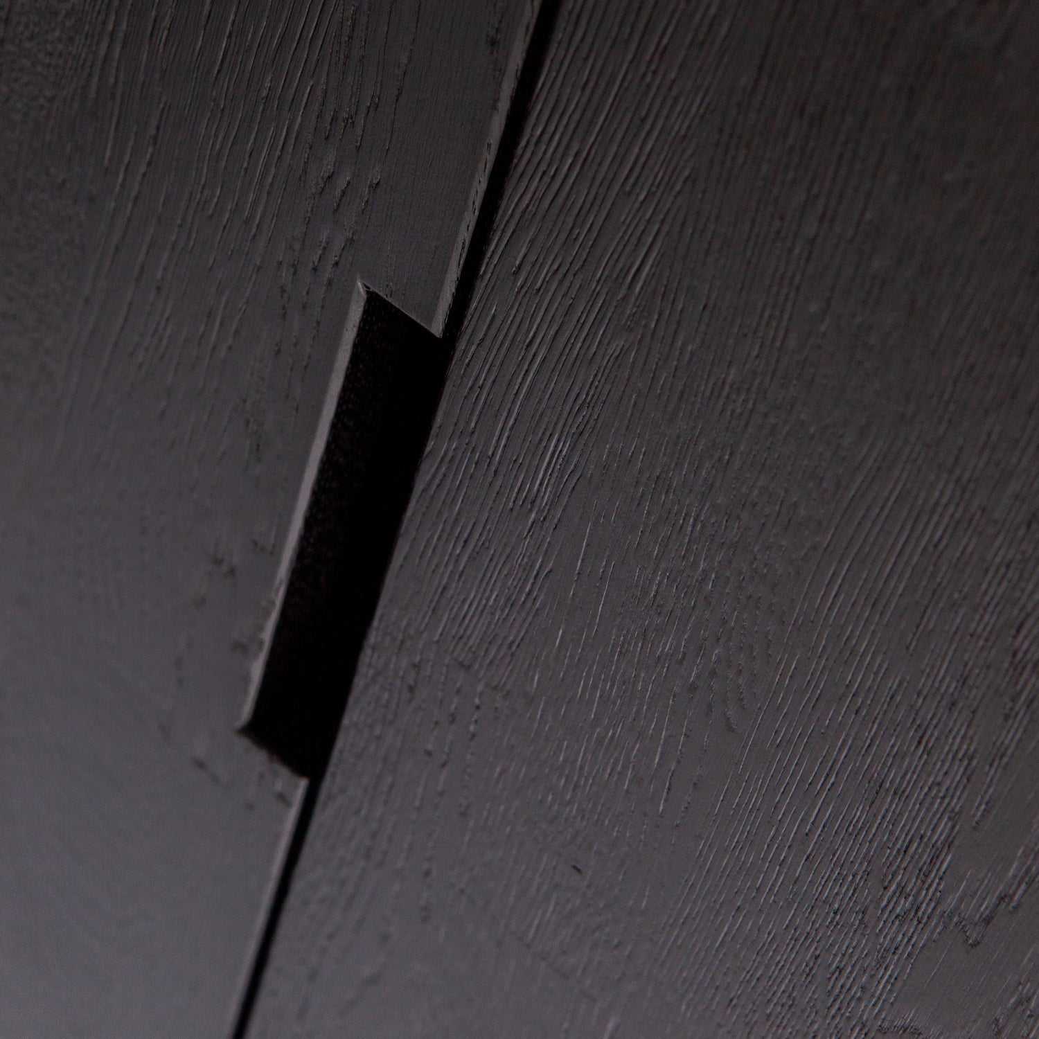 Silas Hoge Kast Essen Blacknight [Fsc] van WOOOD – Luxe comfort op maat van PureWonen. Vraag naar de beste prijs.