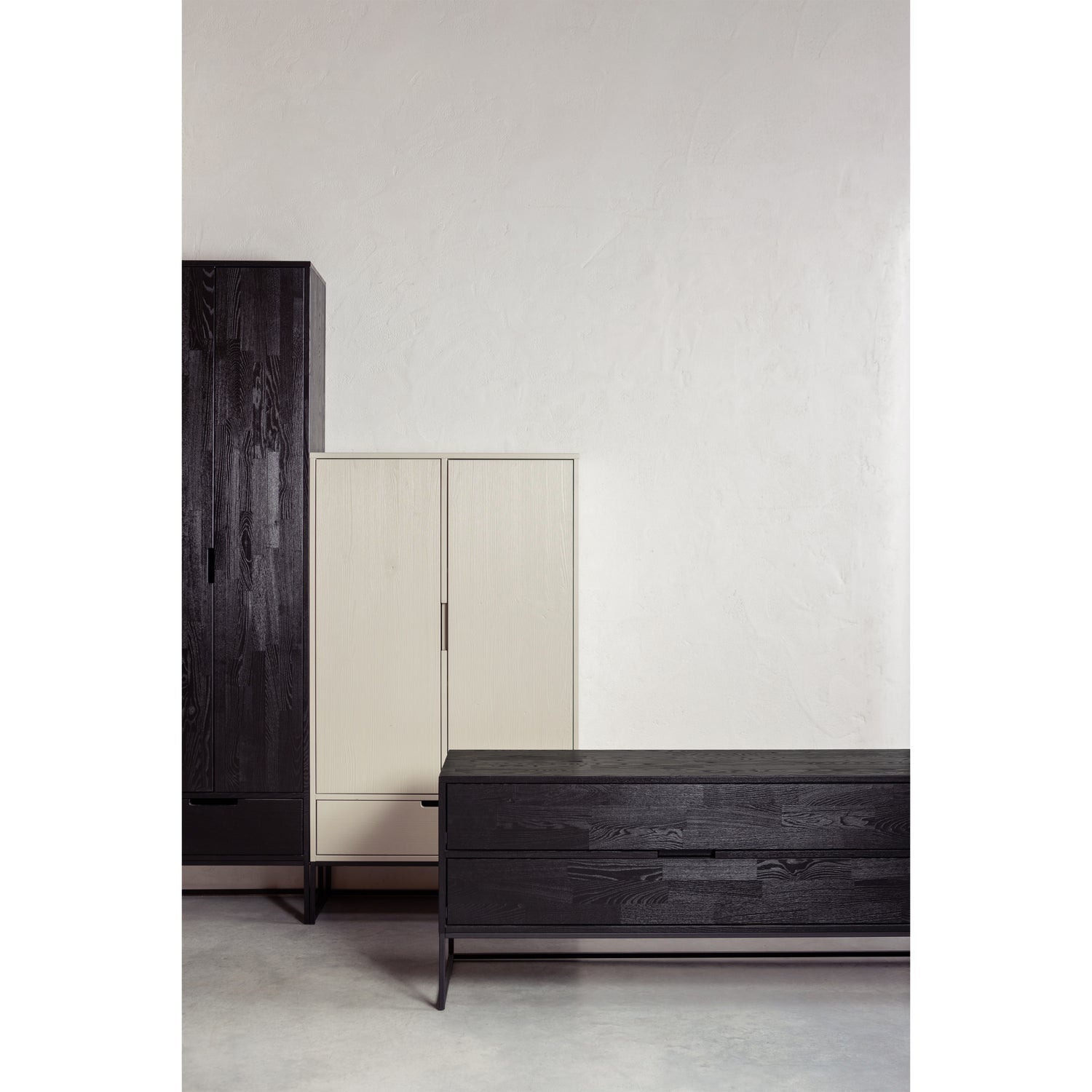 Silas Tv Meubel 180 Cm Essen Blacknight [Fsc] van WOOOD – Luxe comfort op maat van PureWonen. Vraag naar de beste prijs.