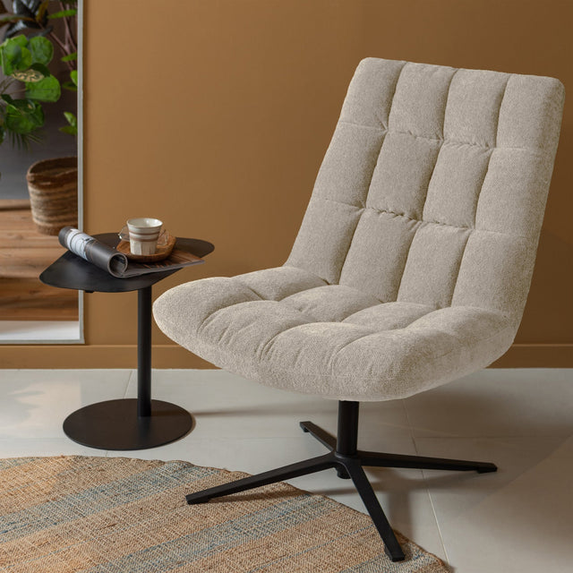 Job Draaifauteuil Boucle Zand van WOOOD – Luxe comfort op maat van PureWonen. Vraag naar de beste prijs.