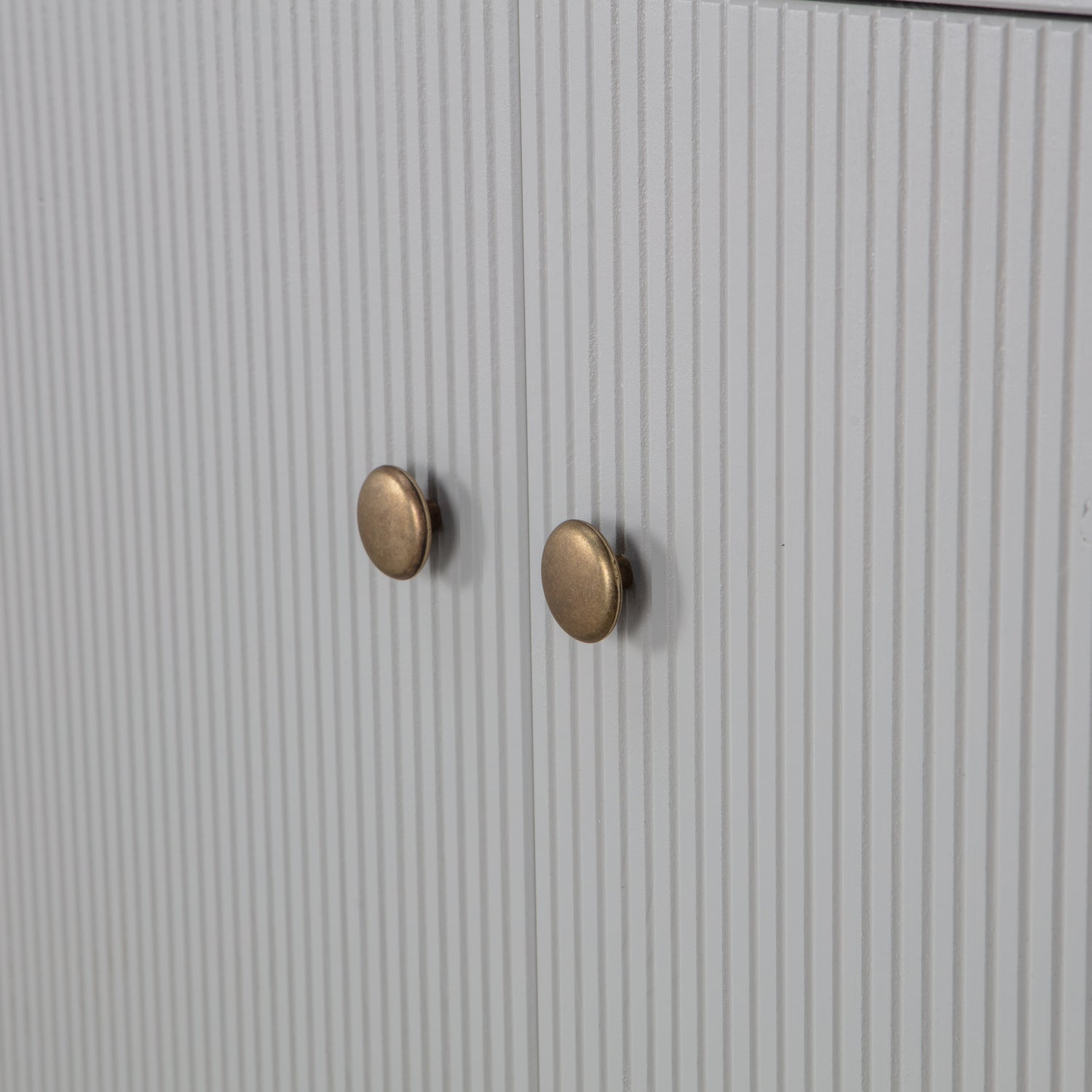 Madu Dressoir Grenen Wolkengrijs [Fsc] van WOOOD – Luxe comfort op maat van PureWonen. Vraag naar de beste prijs.