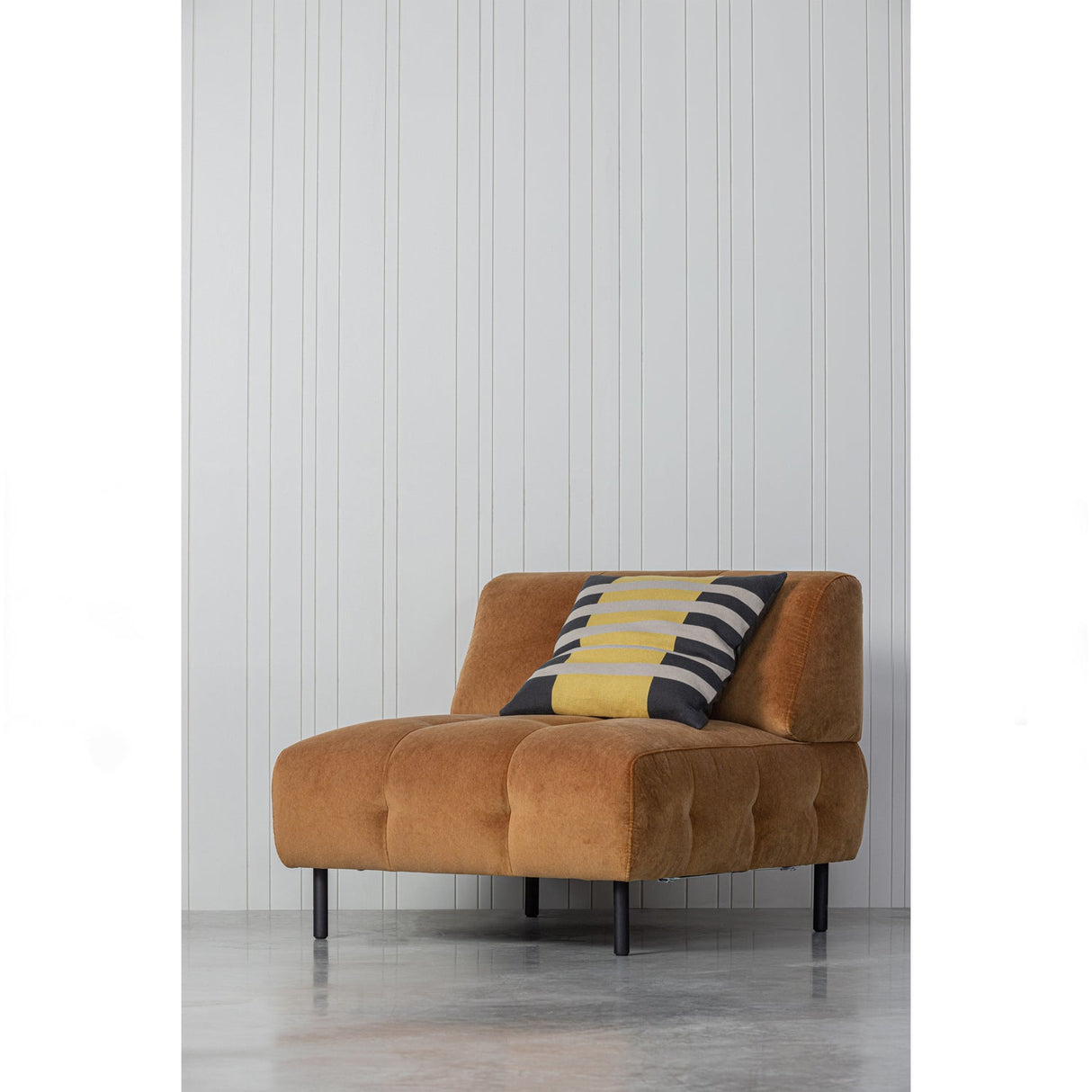 Lloyd Fauteuil Gewassen Fluweel Cinnamon van WOOOD – Luxe comfort op maat van PureWonen. Vraag naar de beste prijs.