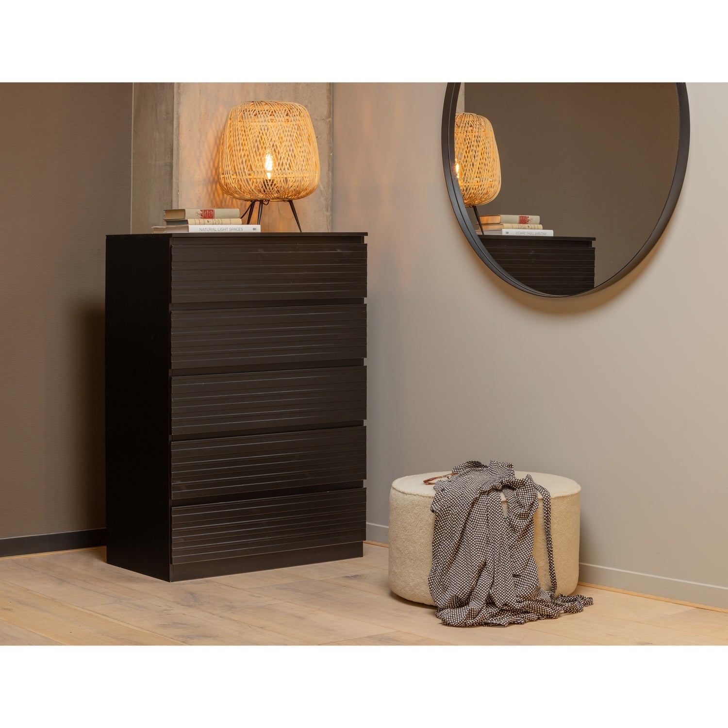 Doutzen Spiegel Metaal Zwart O115 Cm van WOOOD – Luxe comfort op maat van PureWonen. Vraag naar de beste prijs.