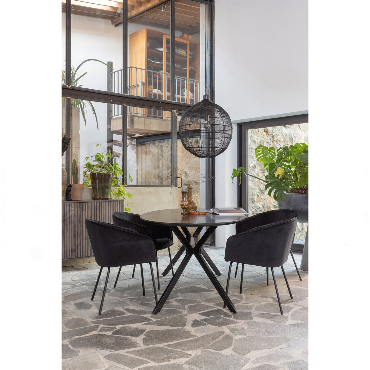 Bruno Eettafel Ovaal Mdf Zwart 220x100 Cm van WOOOD – Luxe comfort op maat van PureWonen. Vraag naar de beste prijs.