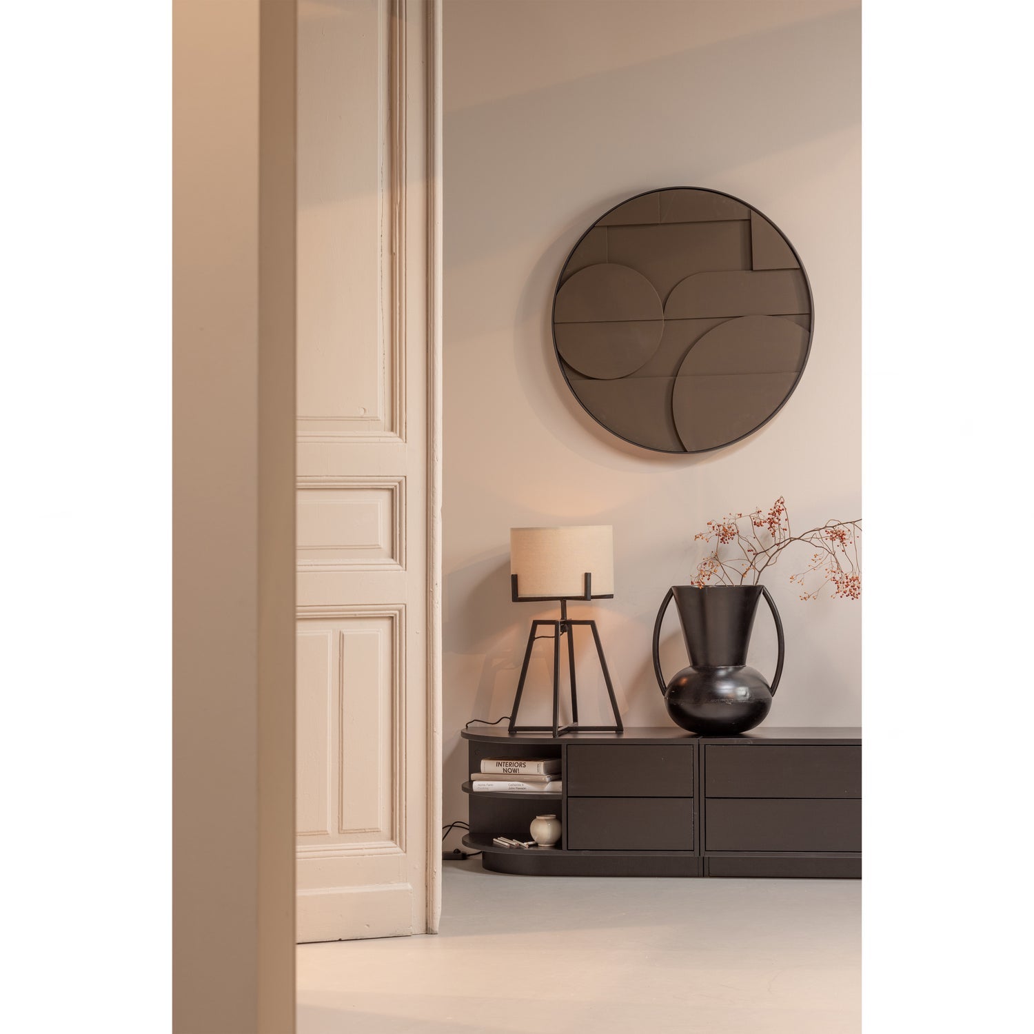 Finca Tv Meubel Rond Links 78 Cm Grenen Diepzwart [Fsc] van WOOOD – Luxe comfort op maat van PureWonen. Vraag naar de beste prijs.